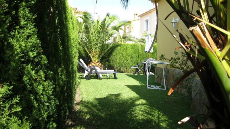 House With Garden At Oliva Nova Golf & Beach Resort Les Deveses Bagian luar foto