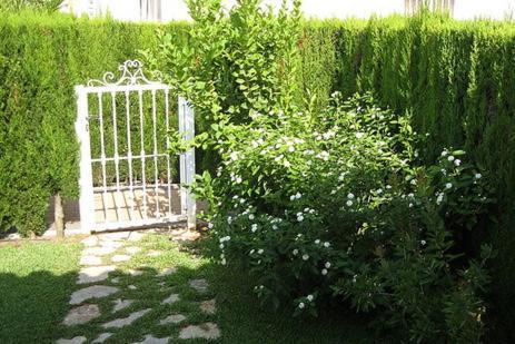 House With Garden At Oliva Nova Golf & Beach Resort Les Deveses Bagian luar foto