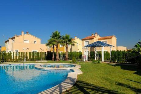 House With Garden At Oliva Nova Golf & Beach Resort Les Deveses Bagian luar foto